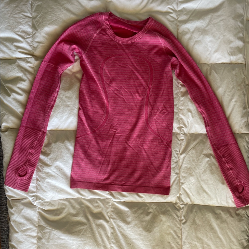 Lulu lemon long sleeved swiftly tech